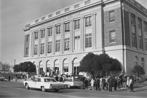 Sinatra Arrives at the Courthouse
