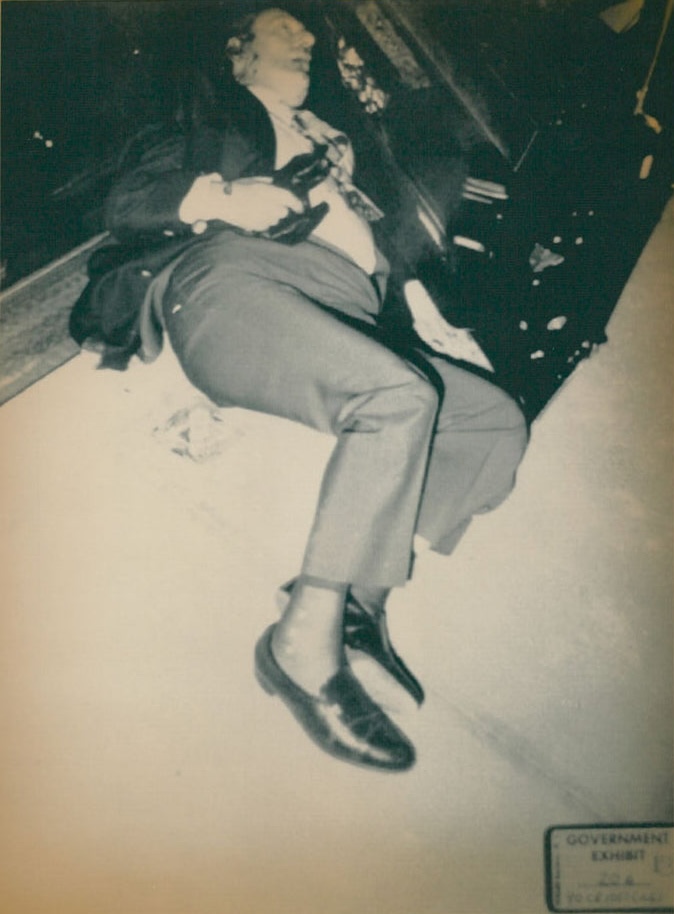 The body of Paul Castellano outside Spark’s Steak House on December 16, 1985. Courtesy of Cipollini Collection