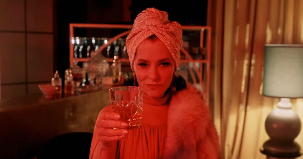 The Mob, Hulu’s upcoming reality show, stars actor Parker Posey as the host of a competition in which celebrities go head-to-head in Mafia-themed challenges. Hulu