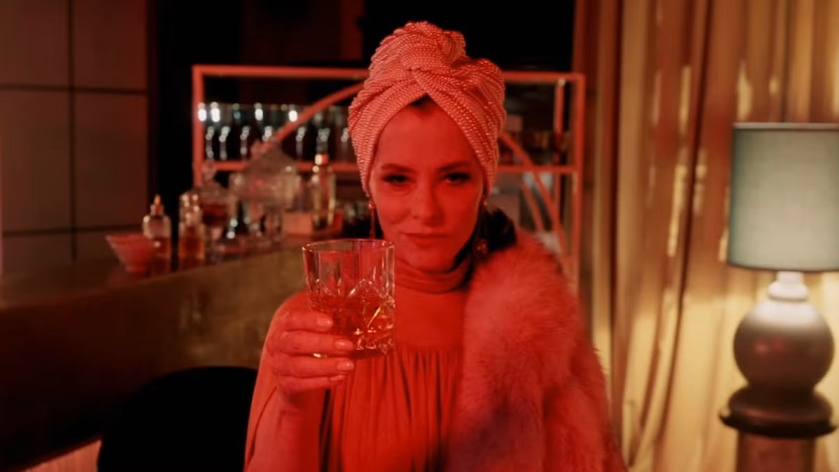 The Mob, Hulu’s upcoming reality show, stars actor Parker Posey as the host of a competition in which celebrities go head-to-head in Mafia-themed challenges. Hulu